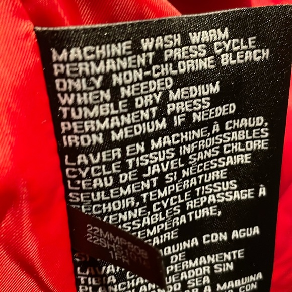 NWOT Guess puffer jacket - Picture 4 of 5